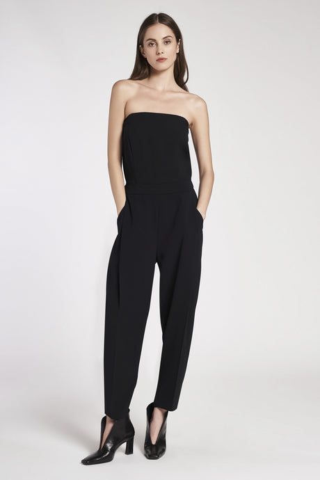 Tuta con scollo dritto in crepe satin