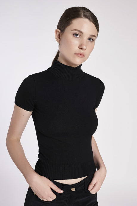 Maglia a maniche corte e collo alto in viscosa elasticizzata