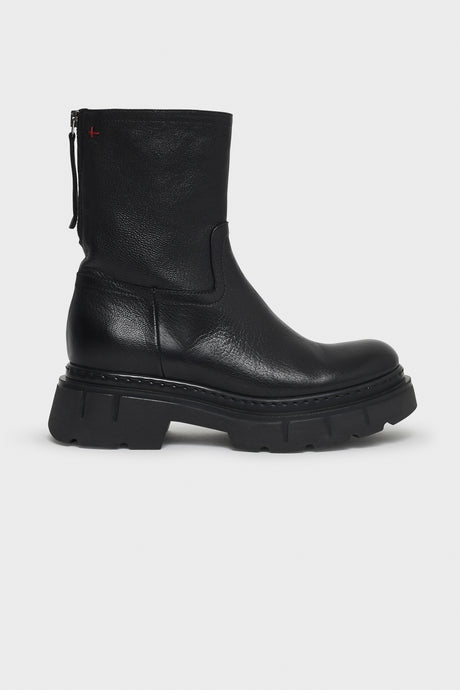 Anfibi in pelle con suola trekking