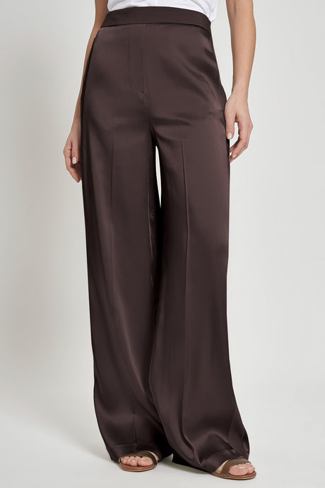 Pantaloni larghi con stiratura in raso