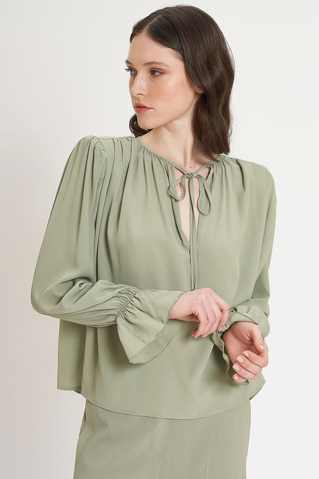 Camicia in crepe de chine con spalline